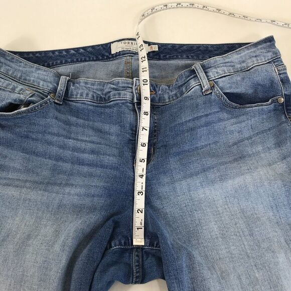 Torrid Mid-Rise Boyfriend Jeans Women's Plus Size 20R Medium Wash Stretch Denim - Picture 8 of 13